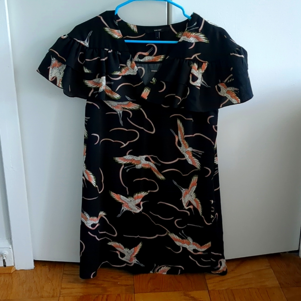 Ruffled black shift dress with crane print